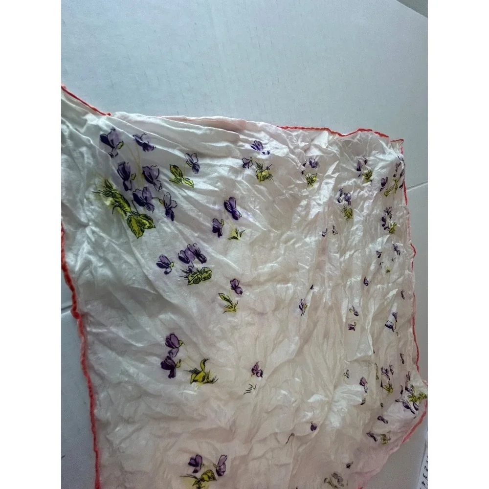 VINTAGE SILK HANKIE‎ WHITE WITH BLUE FLORAL 16